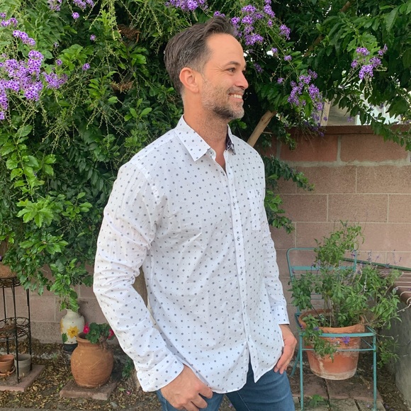 Express Fitted Button Down - Picture 2 of 7